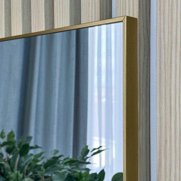 Настенное зеркало PLAZA